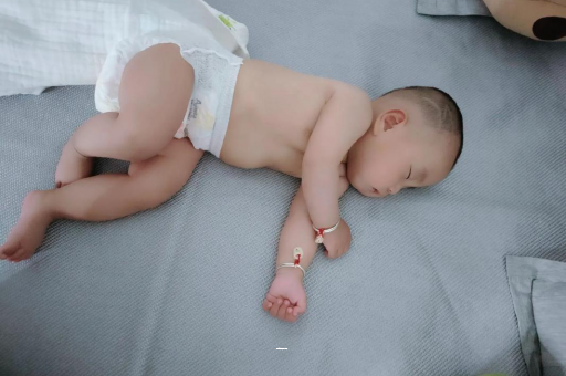 宣汉宝宝总是摇头怎么回事